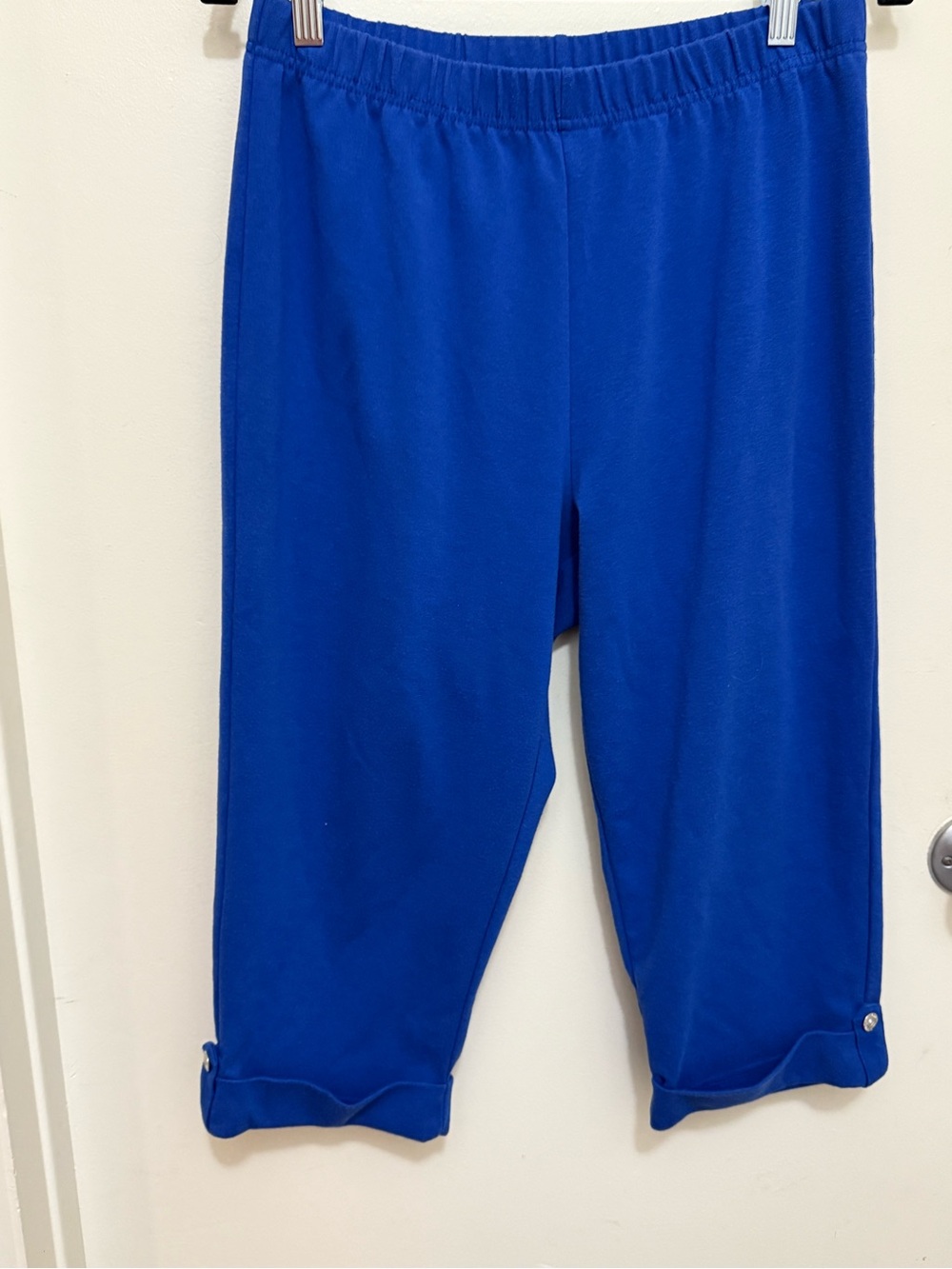 Petite Women’s Blue Capri Pull-On Bottoms
With Decorative Button on cuff